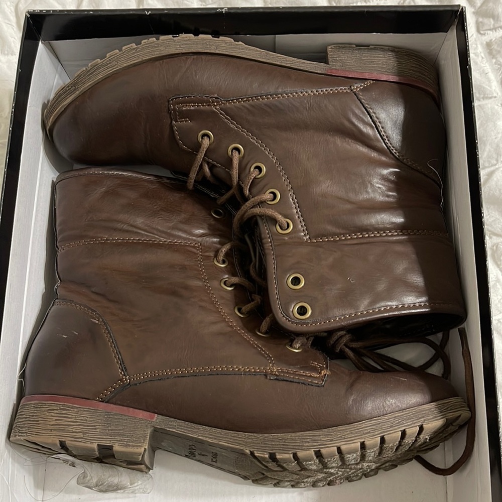 LACE UP BOOTS
